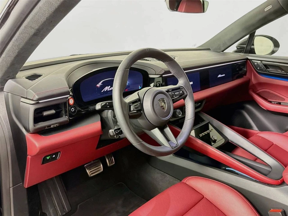 2025 Porsche Macan Electric - Image 4 of 5