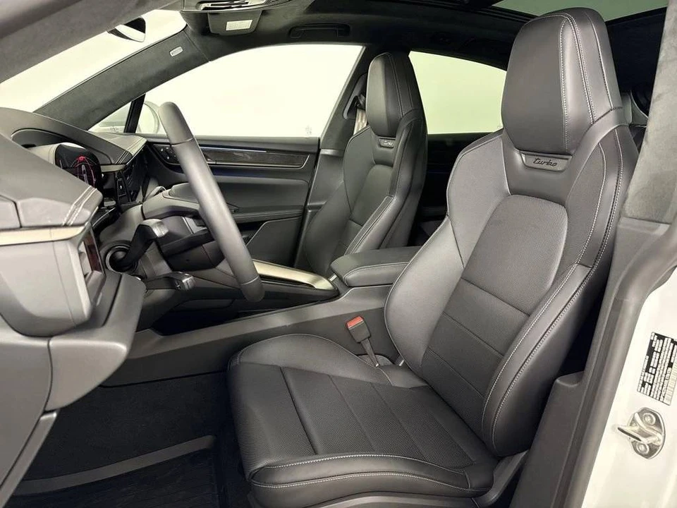 2025 Porsche Macan Electric - Image 5 of 5