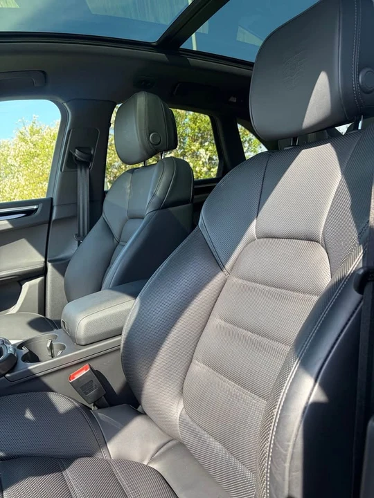 2025 Porsche Macan Turbo - Image 10 of 16