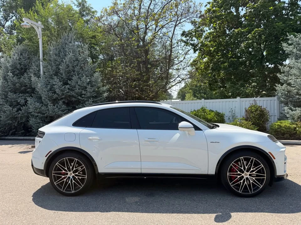 2025 Porsche Macan Electric - Image 5 of 16