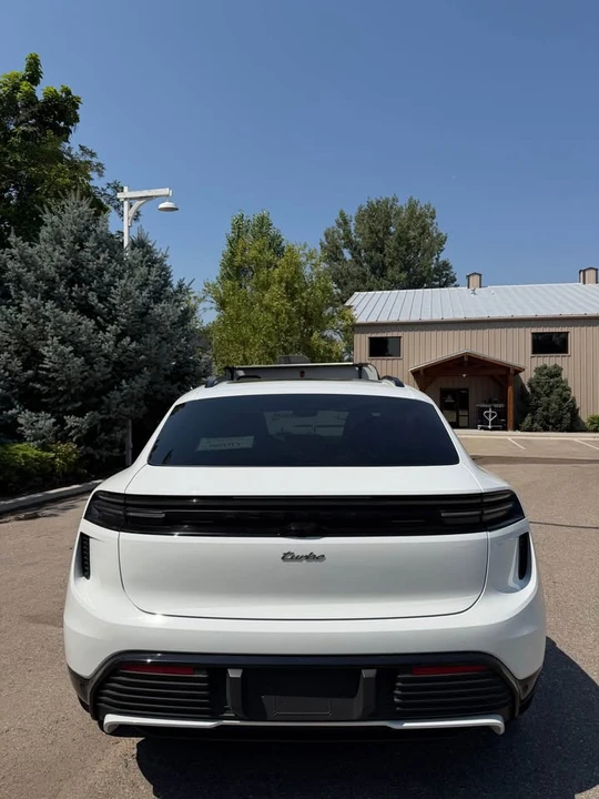 2025 Porsche Macan Electric - Image 4 of 16