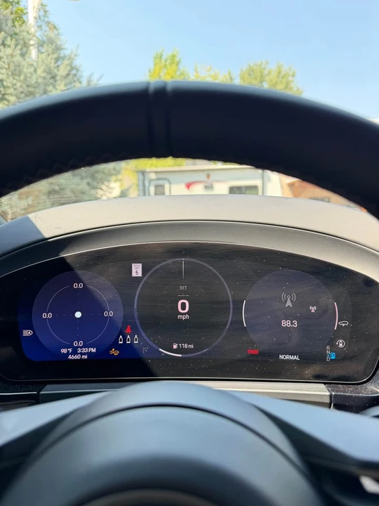 2025 Porsche Macan Electric - Image 12 of 16