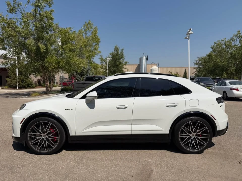 2025 Porsche Macan Electric - Image 3 of 16