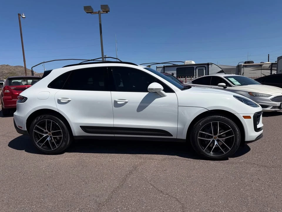 2025 Porsche Macan Electric - Image 4 of 17