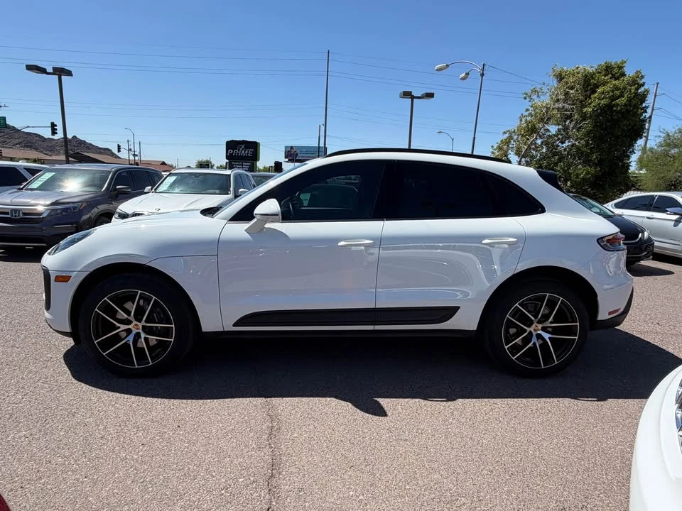 2025 Porsche Macan Electric - Image 8 of 17