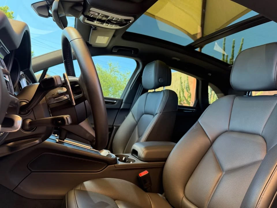2025 Porsche Macan Electric - Image 15 of 17