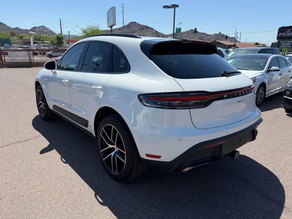2025 Porsche Macan Electric - Image 7 of 17