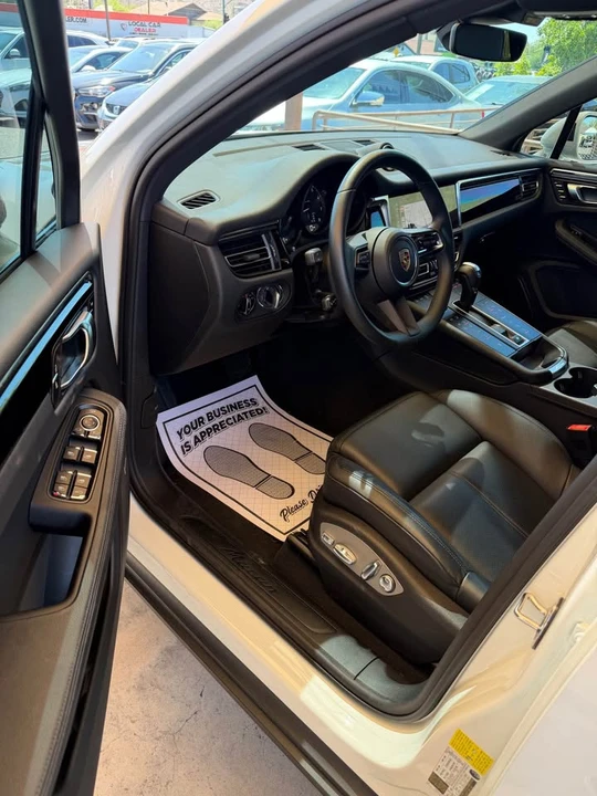 2025 Porsche Macan Electric - Image 9 of 17
