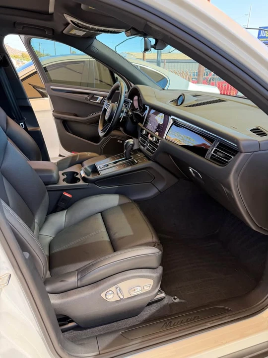 2025 Porsche Macan Electric - Image 12 of 17