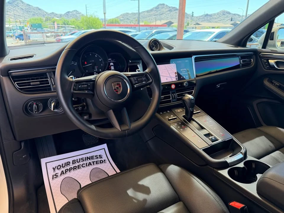 2025 Porsche Macan Electric - Image 14 of 17