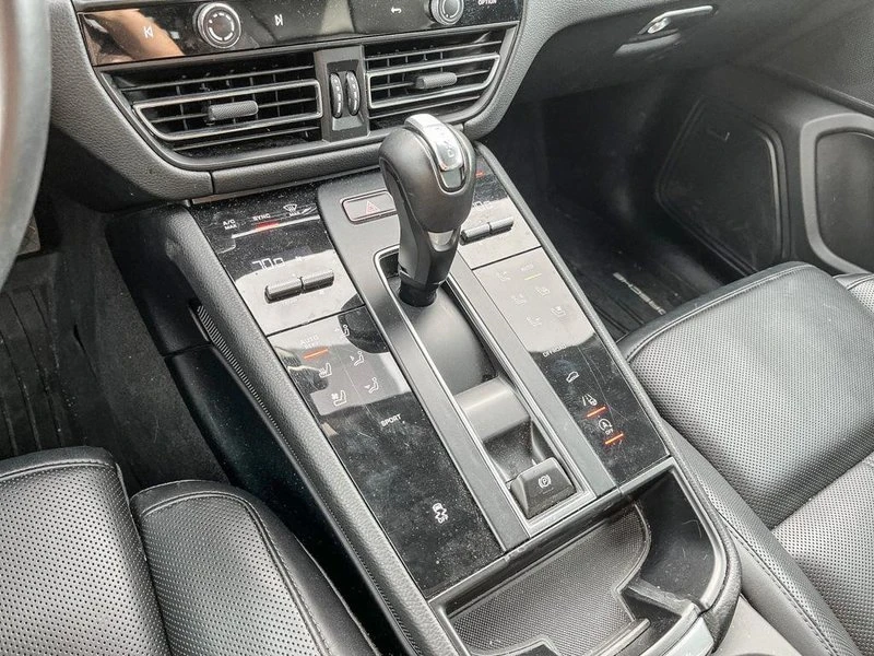 2025 Porsche Macan Electric - Image 14 of 19