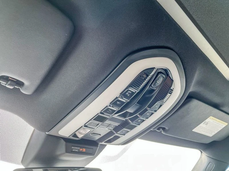 2025 Porsche Macan Electric - Image 16 of 19