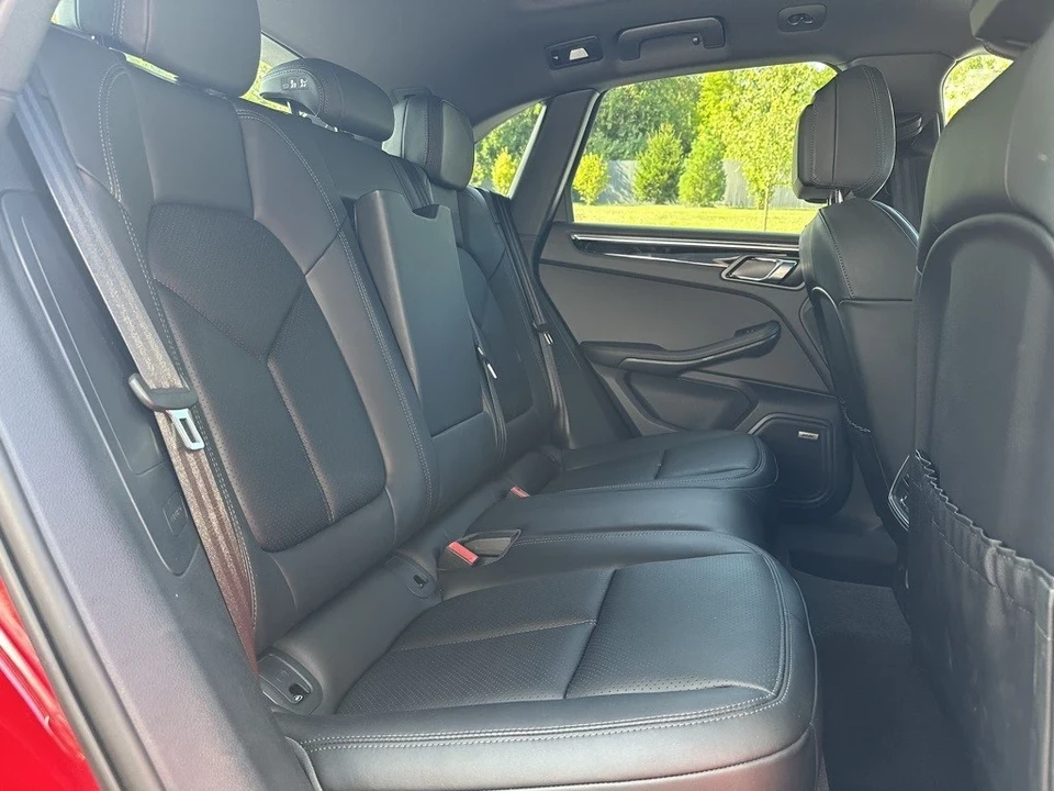 2025 Porsche Macan - Image 20 of 21