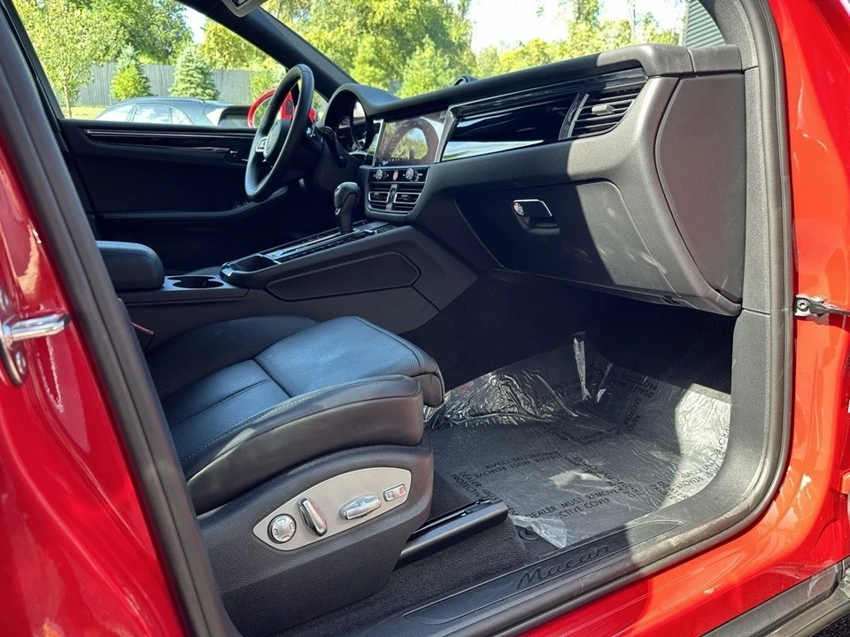 2025 Porsche Macan - Image 21 of 21