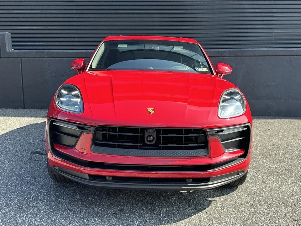 2025 Porsche Macan - Image 13 of 21