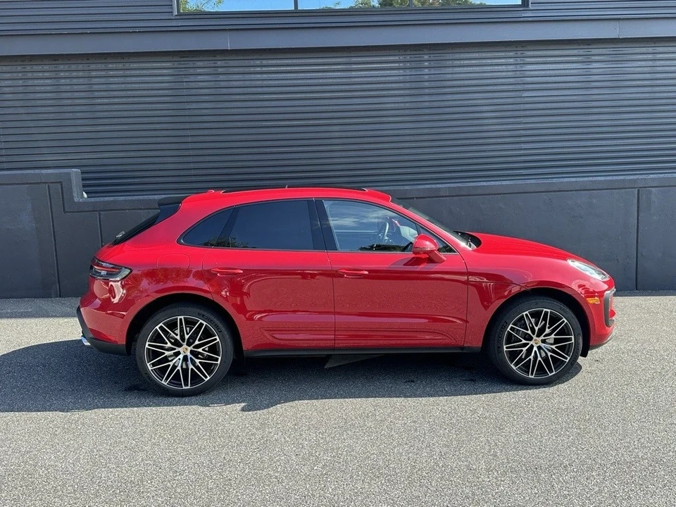 2025 Porsche Macan - Image 11 of 21