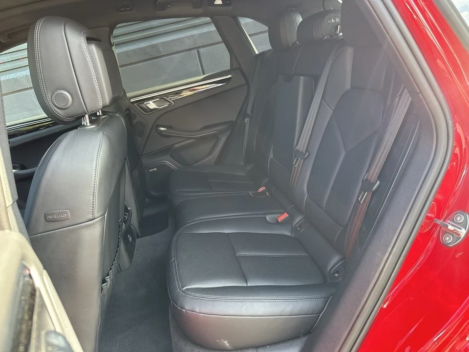2025 Porsche Macan - Image 19 of 21