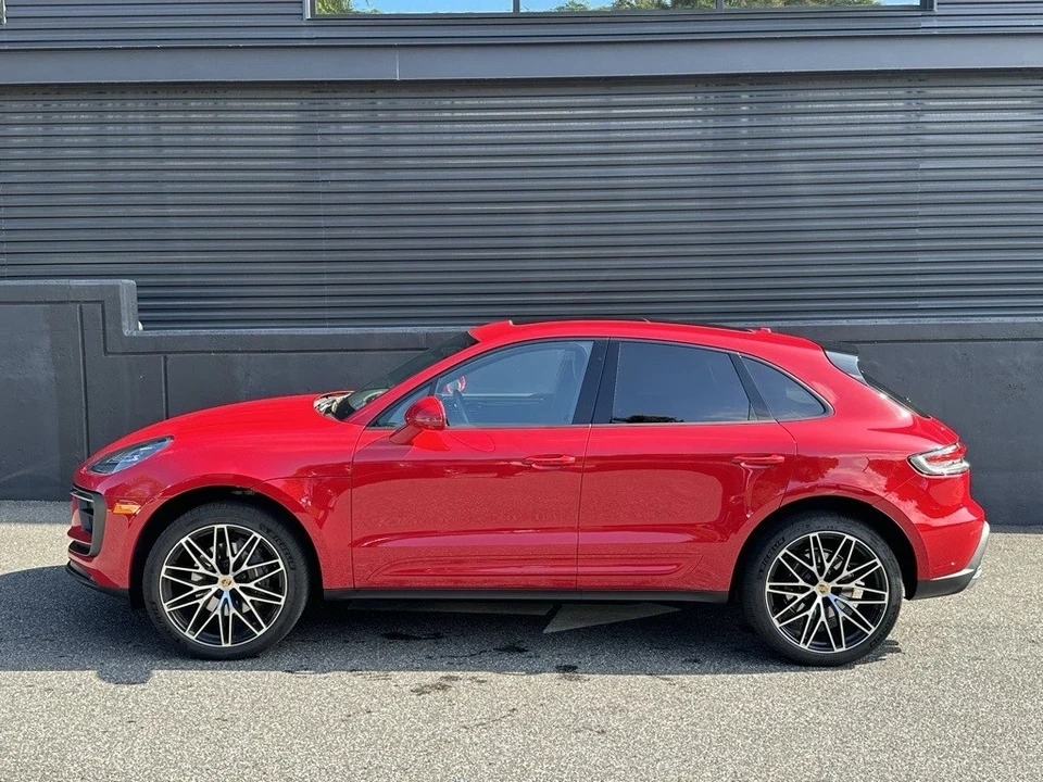 2025 Porsche Macan - Image 2 of 21