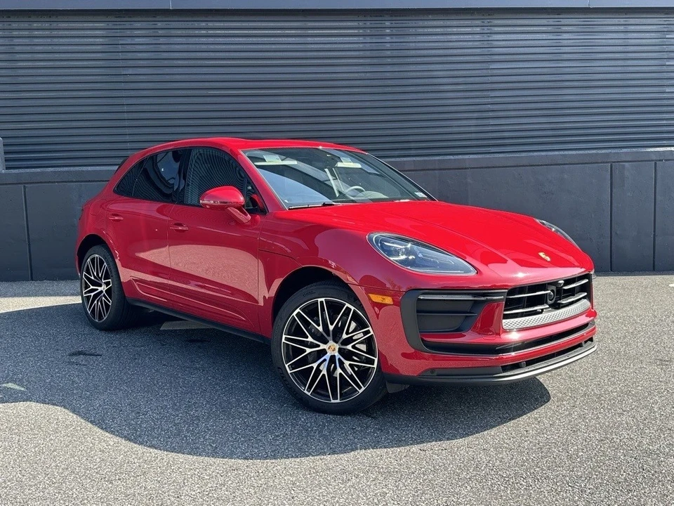 2025 Porsche Macan - Image 12 of 21