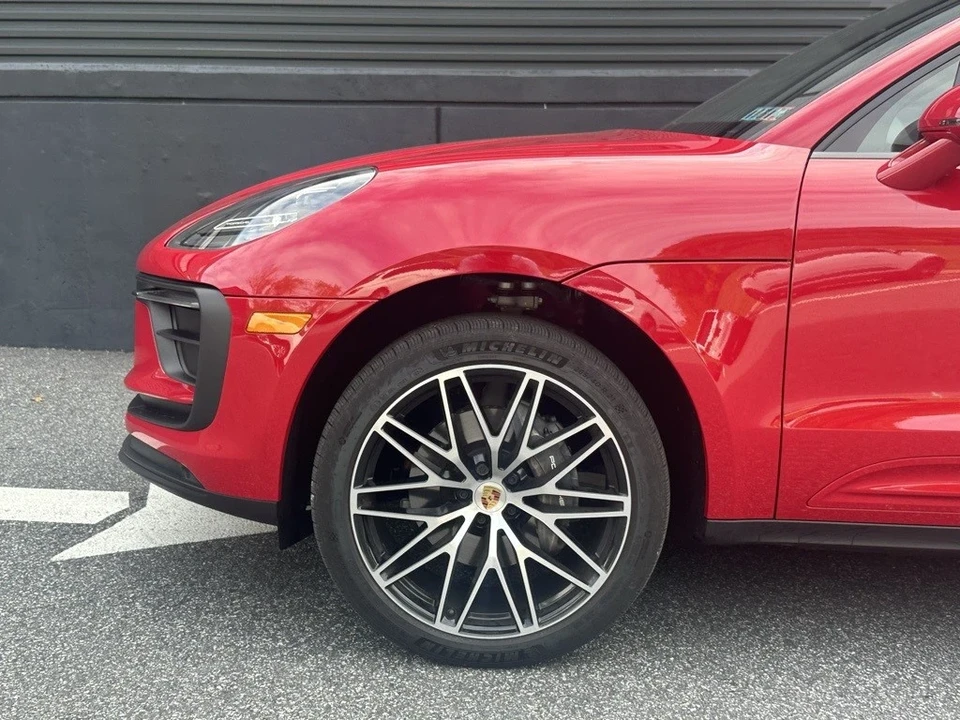 2025 Porsche Macan - Image 14 of 21