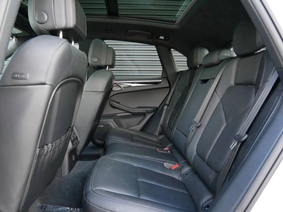 2025 Porsche Macan Electric - Image 5 of 5