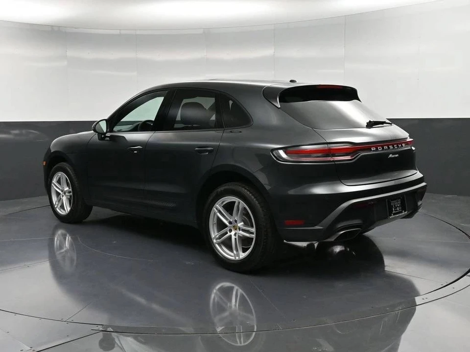 2025 Porsche Macan - Image 3 of 4