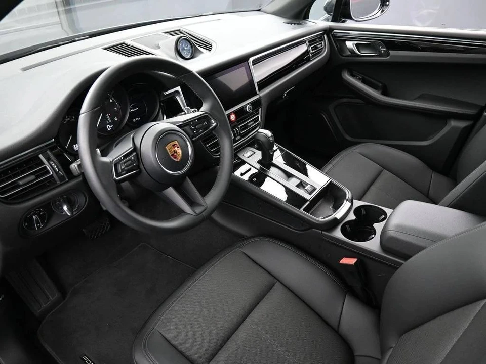 2025 Porsche Macan - Image 4 of 4