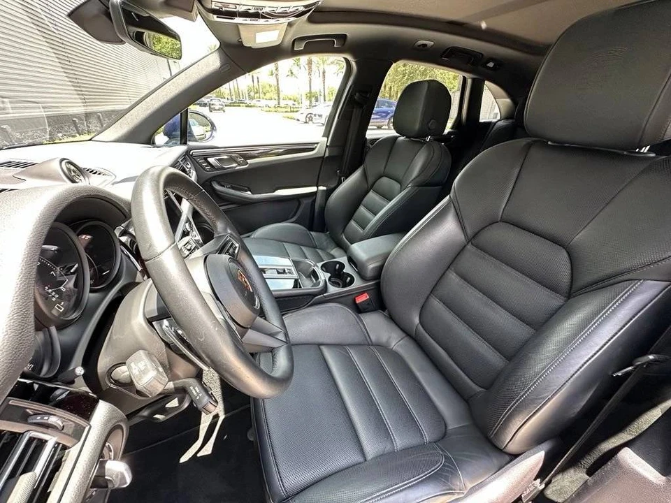 2025 Porsche Macan Electric - Image 5 of 5