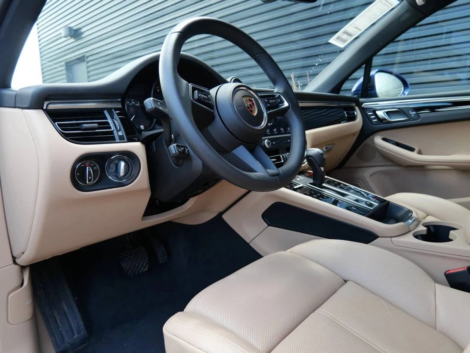 2025 Porsche Macan - Image 4 of 5