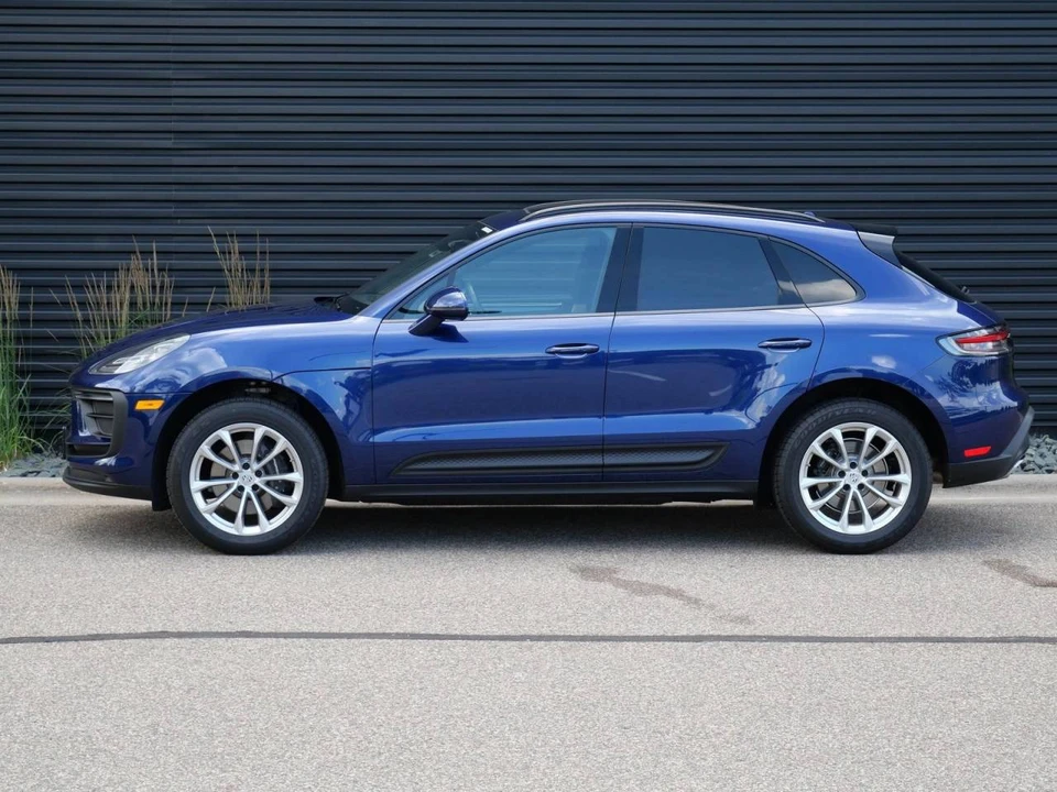 2025 Porsche Macan - Image 2 of 5