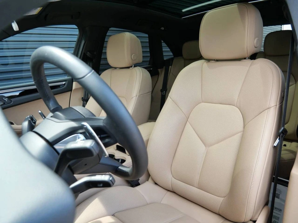 2025 Porsche Macan - Image 5 of 5