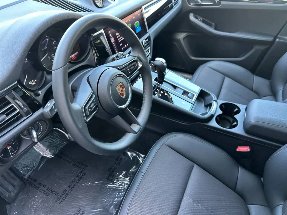 2025 Porsche Macan Electric - Image 4 of 4