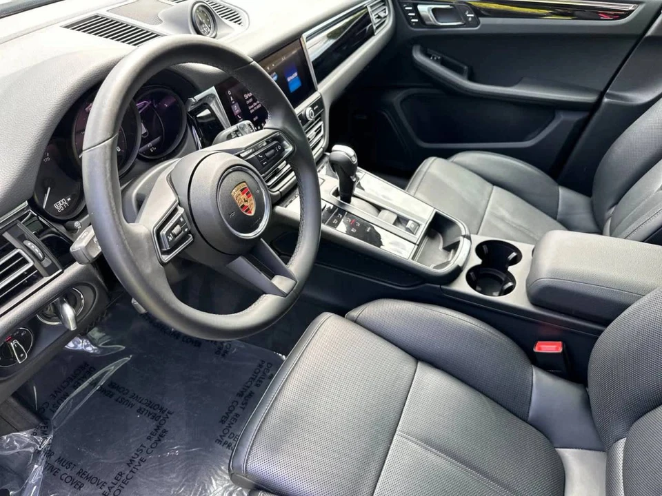 2025 Porsche Macan Electric - Image 4 of 4