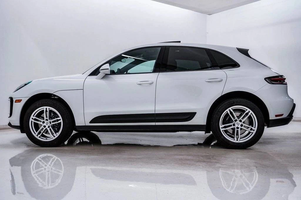 2025 Porsche Macan - Image 2 of 5