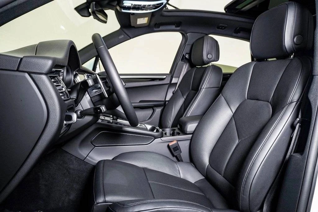2025 Porsche Macan - Image 5 of 5