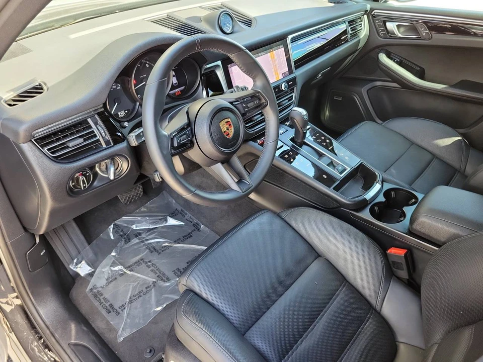 2025 Porsche Macan Electric - Image 4 of 4