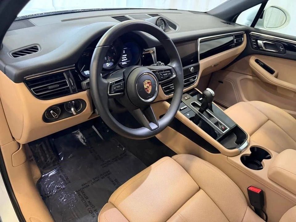2025 Porsche Macan Electric - Image 4 of 5