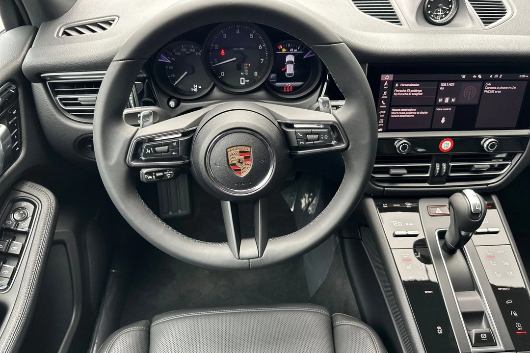 2025 Porsche Macan - Image 16 of 21