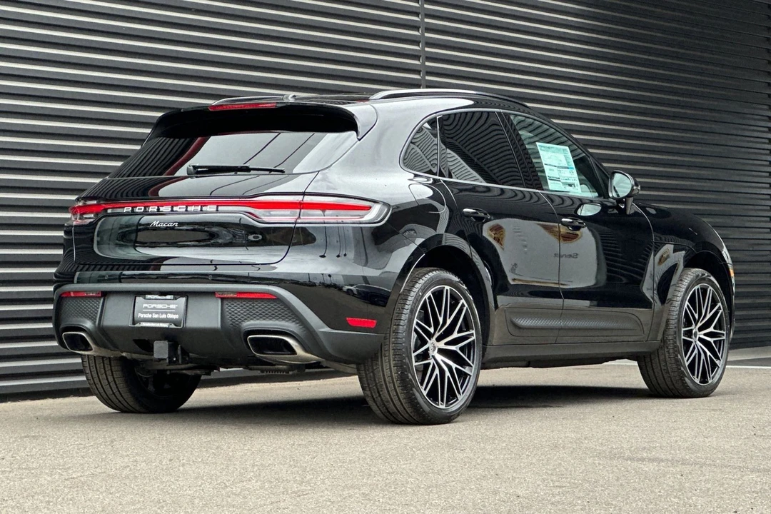 2025 Porsche Macan - Image 8 of 21