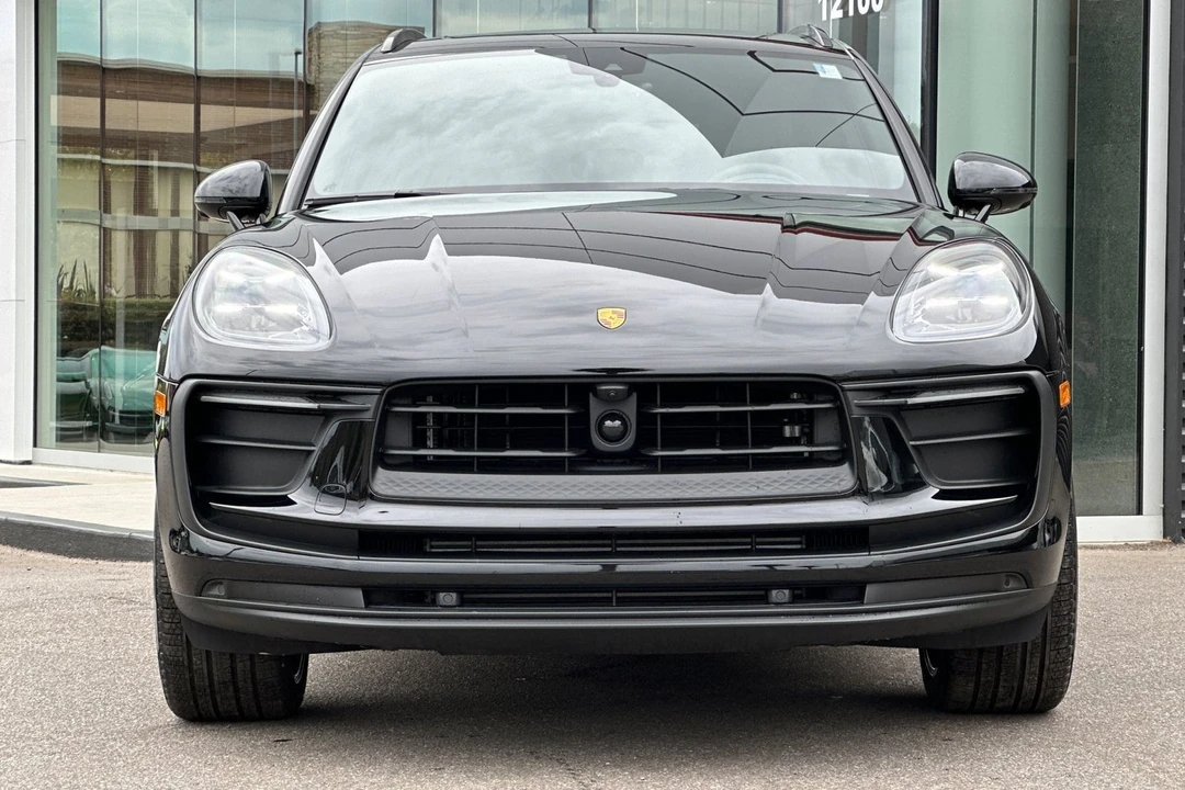 2025 Porsche Macan - Image 11 of 21
