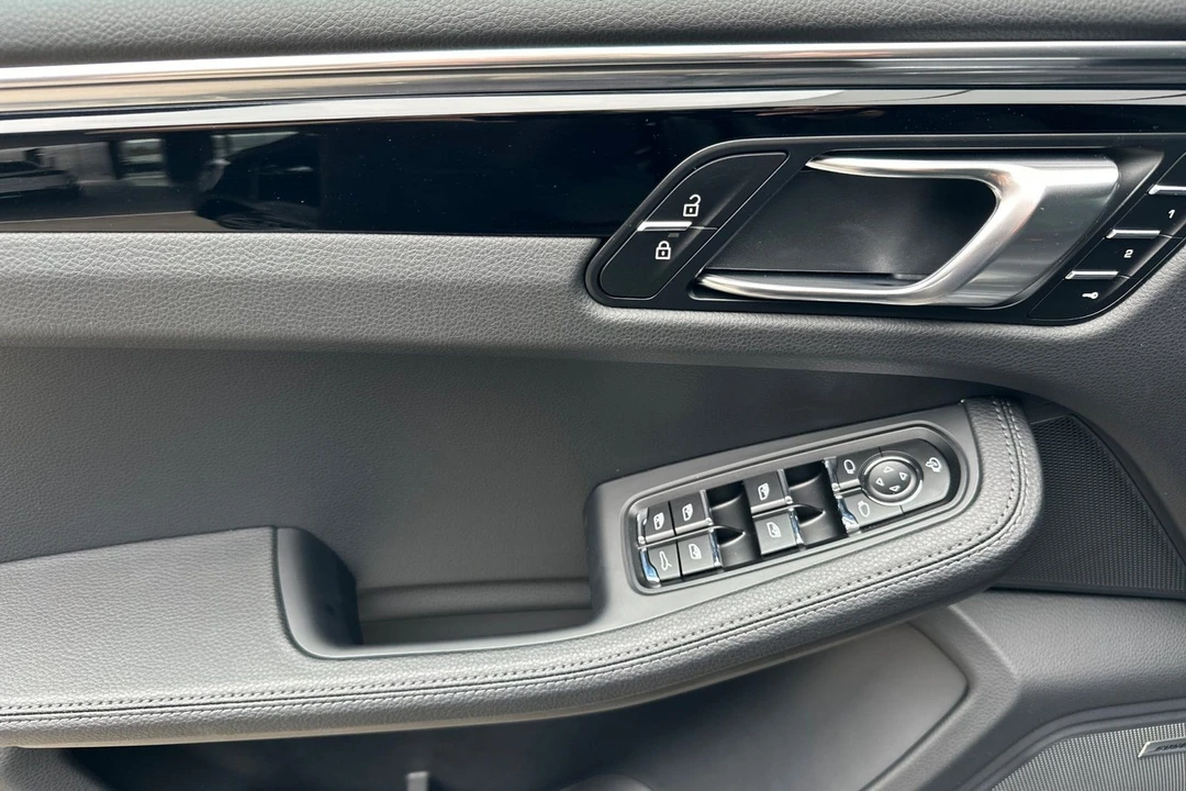 2025 Porsche Macan Electric - Image 12 of 21