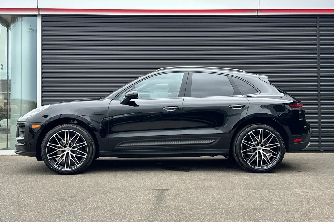 2025 Porsche Macan - Image 2 of 21