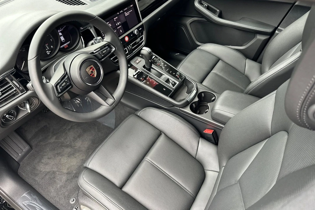 2025 Porsche Macan Electric - Image 4 of 21
