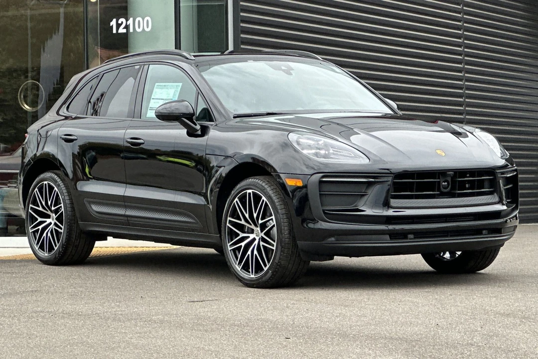 2025 Porsche Macan Electric - Image 10 of 21
