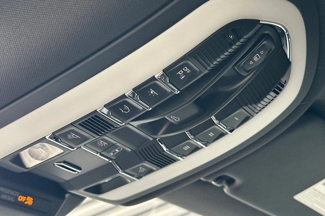 2025 Porsche Macan Electric - Image 21 of 21
