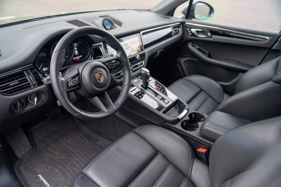 2025 Porsche Macan Electric - Image 4 of 5