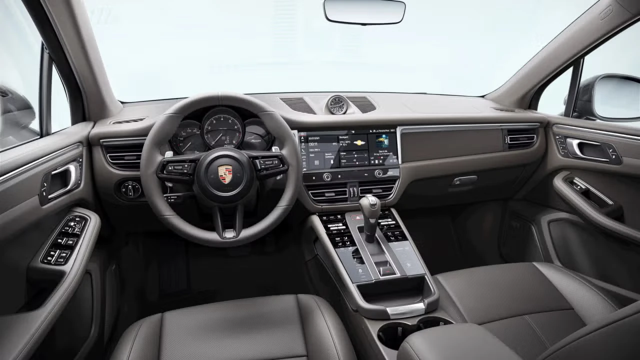 2025 Porsche Macan - Image 16 of 20
