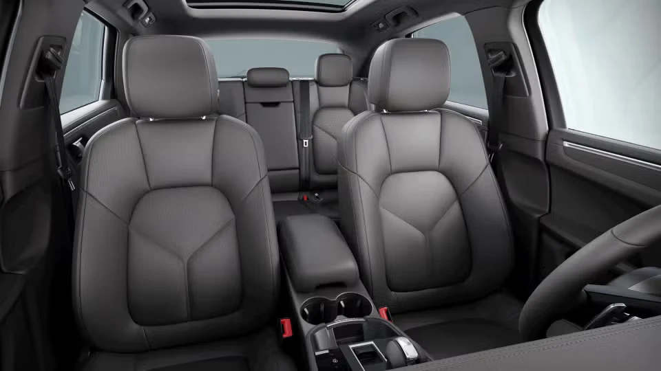 2025 Porsche Macan - Image 19 of 20