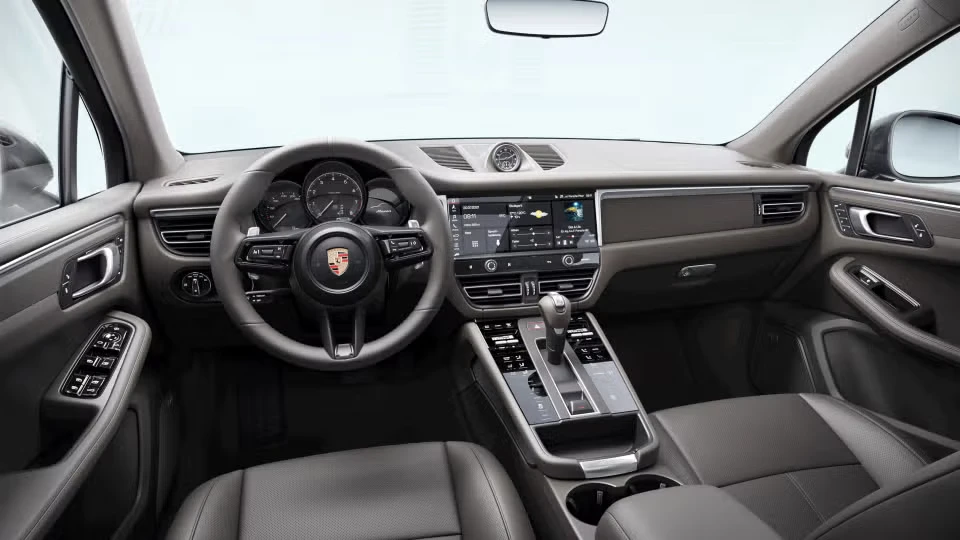 2025 Porsche Macan - Image 15 of 20