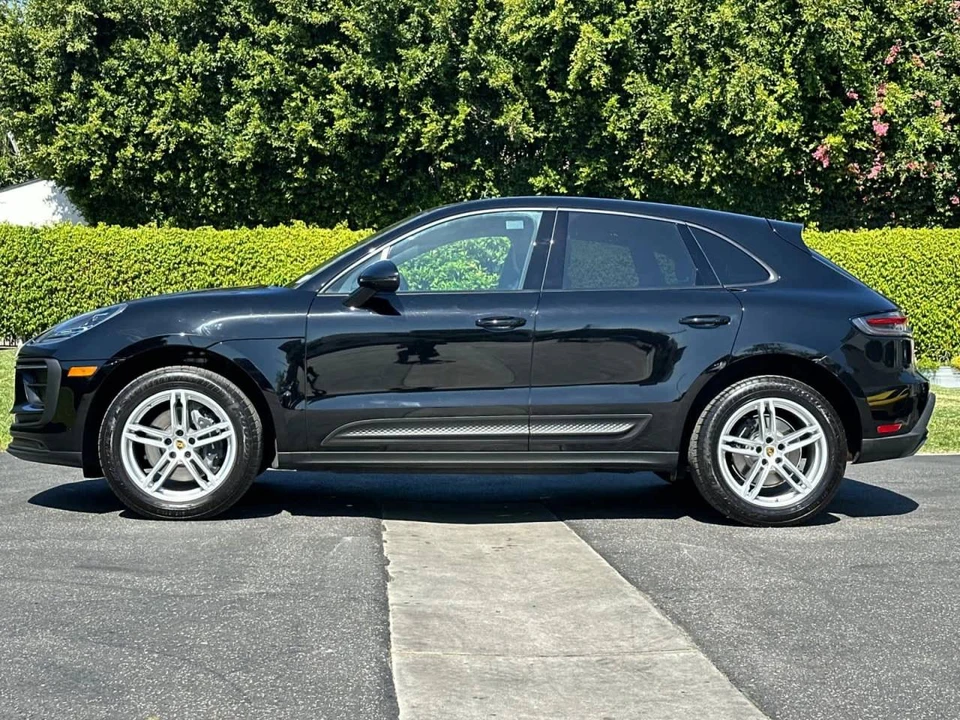 2025 Porsche Macan - Image 2 of 5
